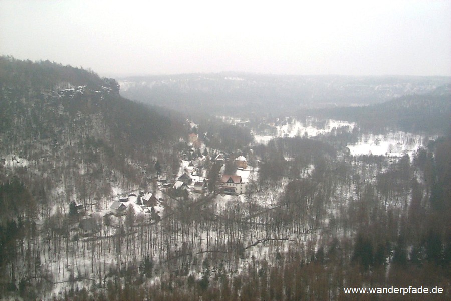 Blick von der Grenzplatte (530 m) nach Ostrov