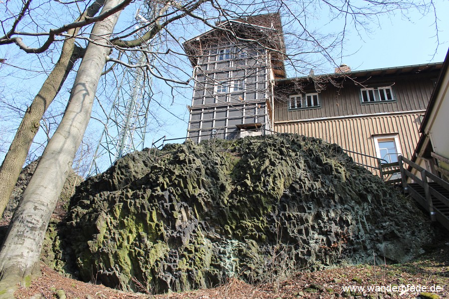 Groer Winterberg mit Basaltkuppe und Turm