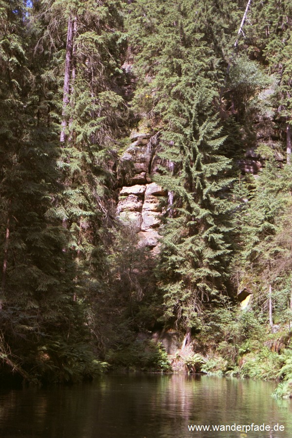 Foto: Obere Schleuse an der Kirnitzsch, Blick bei der Kahnfahrt