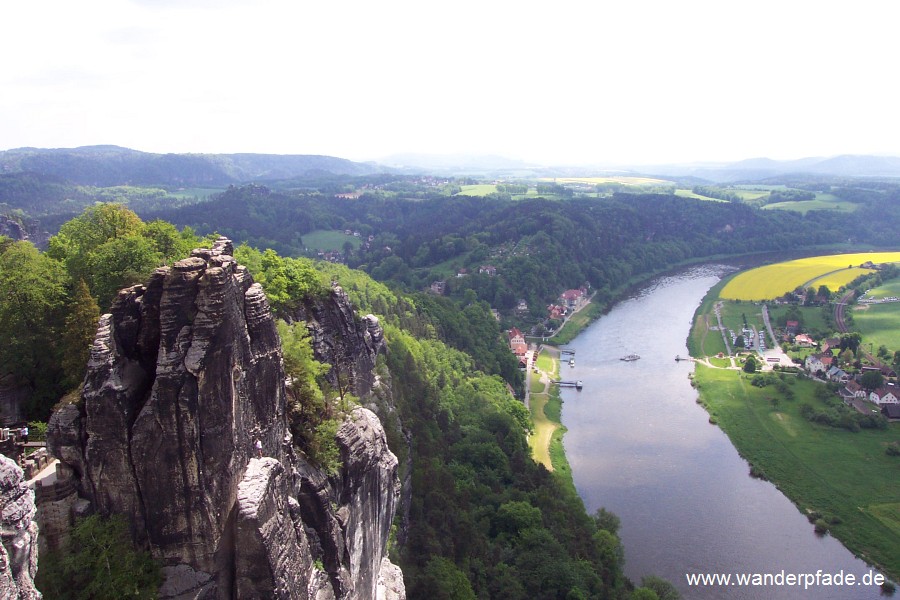 Blick von der Basteiaussicht auf die Groe Steinschleuder und Rathen