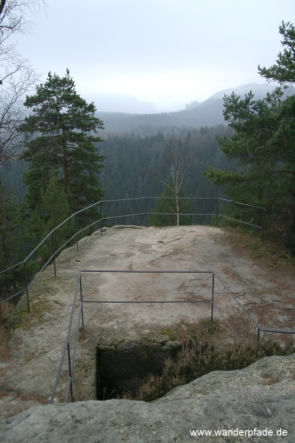 Aussicht Arnstein, vorn Zisterne