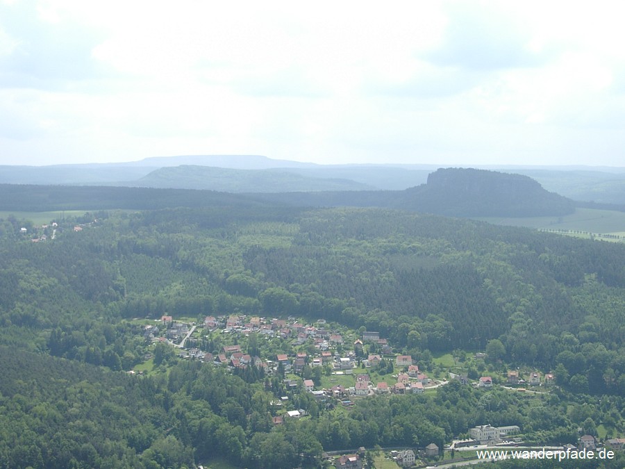 Am Horizont Hoher Schneeberg, rechts Pfaffenstein