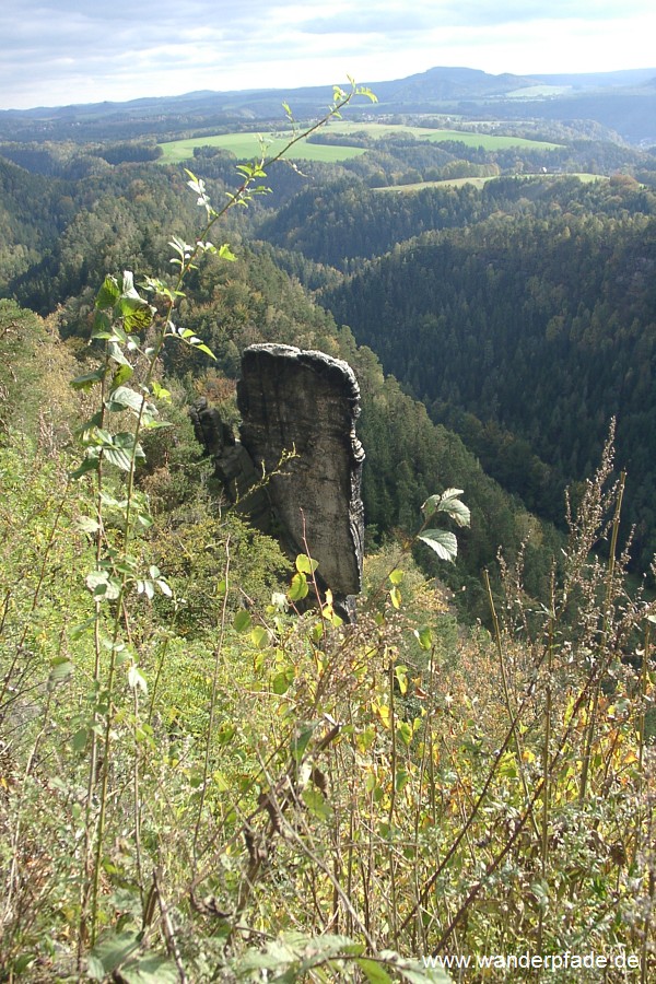 Vorn Brandscheibe, im Hintengrund die Zschirnsteine