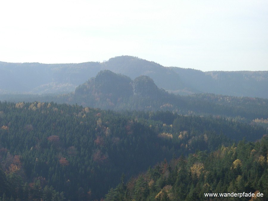 Im Hintergrund Kleiner Winterberg, vorn Lorenzsteine