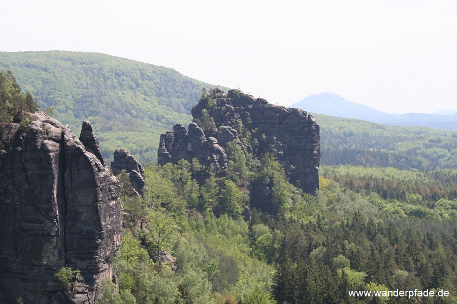 Rauschenstein, links im Hintergrund ein Stck von Groen Winterberg, rechts ganz hinten Rosenberg