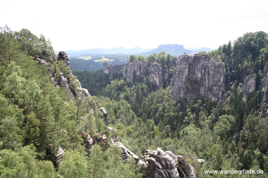 Wehlgrund, Bastei, im Hintergrund Lilienstein