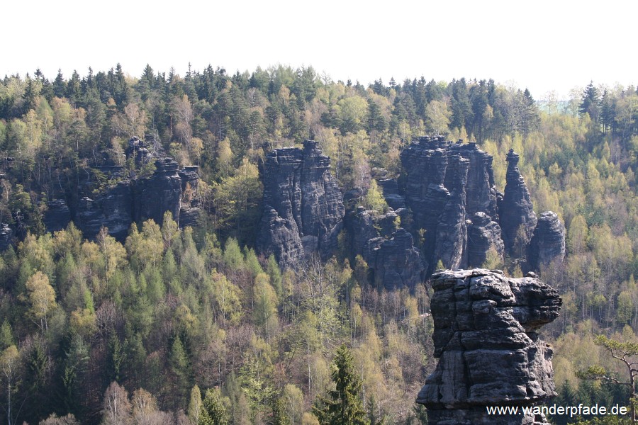 Herkulesstein, Herkulessulen, Schusterturm u. a.