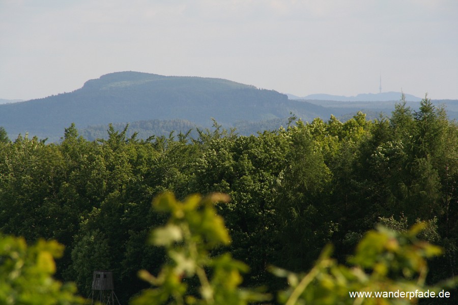 Groer Winterberg, rechts im Hingrund der Deciner Funkturm