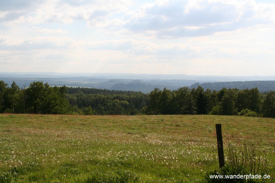 Sd-West-Blick mit Kleinem Brenstein, Groen Brenstein, Rauenstein und Basteigebiet