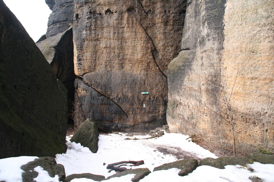 Foto: Platz vor der Talwand des Jäkelfelsens, Klammweg