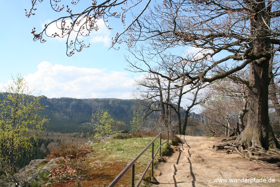 Auf dem Aussichtsplateau mit Blick Richtung Affensteine