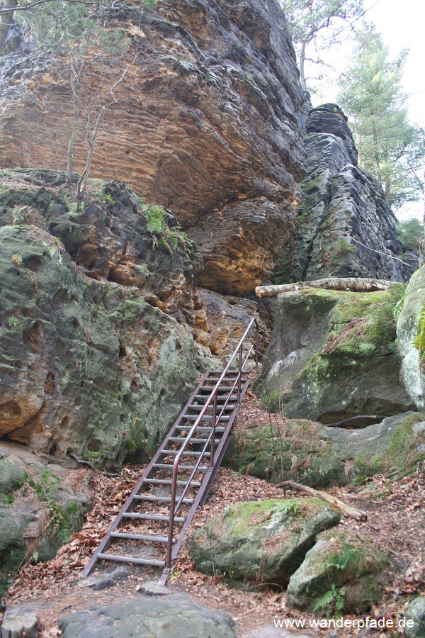 Westlicher Zugang / Felsengasse