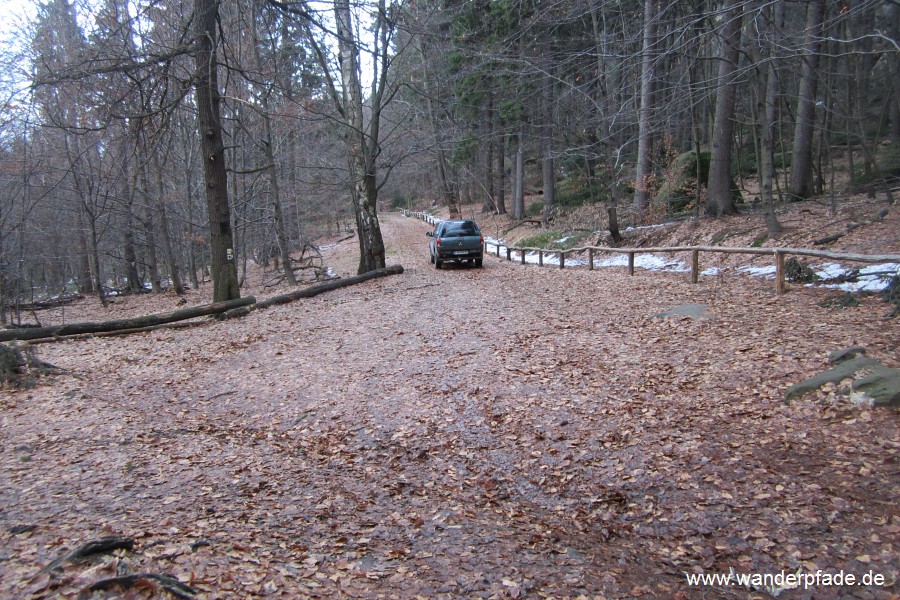 Jeep auf dem Elbleitenweg/ Abzweig Schrammtor