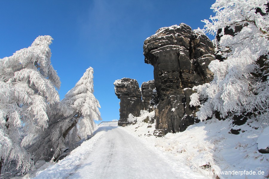 Strae auf den Hohen Schneeberg