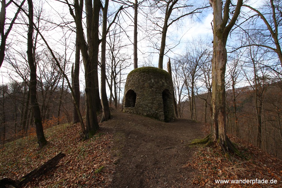 Knstlicher Rundturm auf altem Mauergrund