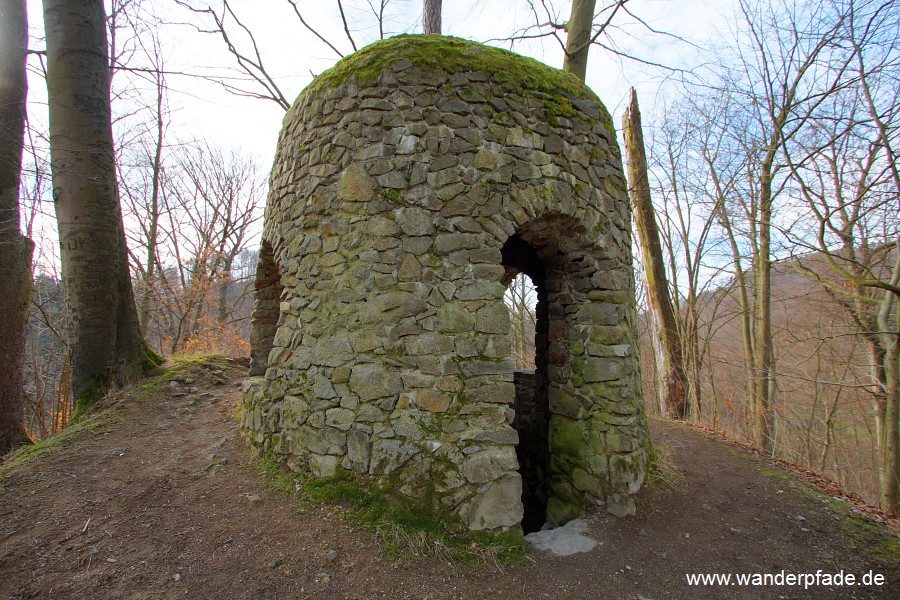 Knstlicher Rundturm auf altem Mauergrund