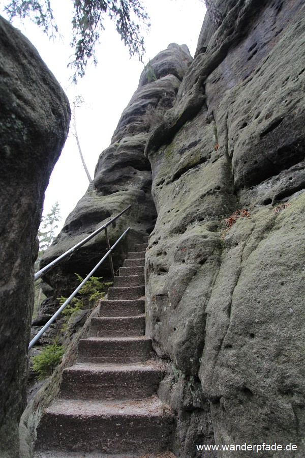 Foto: Enger, steiler Aufstieg zum Hermannseck