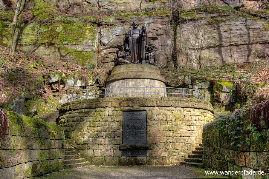 Bild: Richard-Wagner-Denkmal / Wanderung: Liebethaler  Grund-Lohmen-Wesenitzgrund - Wanderpfade.de Sächsische Schweiz