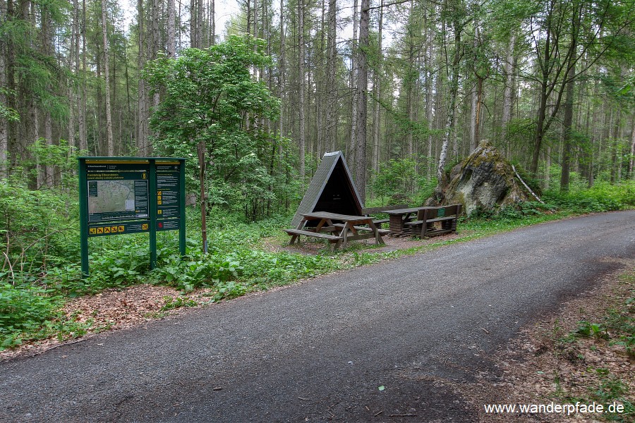 Bank/ RastplatzInfo-Tafel nahe Zeisigstein (72 m)